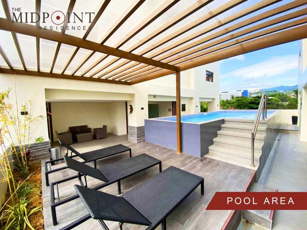 2 Bedroom Condo @ Midpoint Residences W/ City View Mandaue City Ngoại thất bức ảnh
